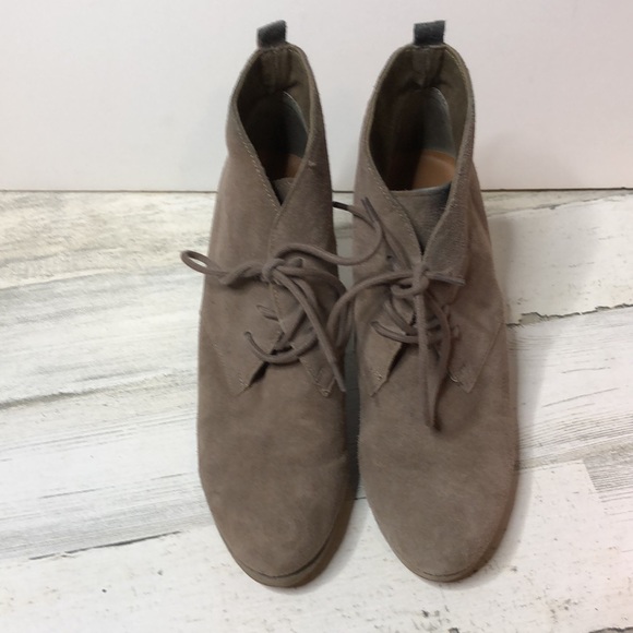 Dolce Vita Tan Beige Heeled Ankle Boots Wedge 9 Good Condition - Picture 2 of 11